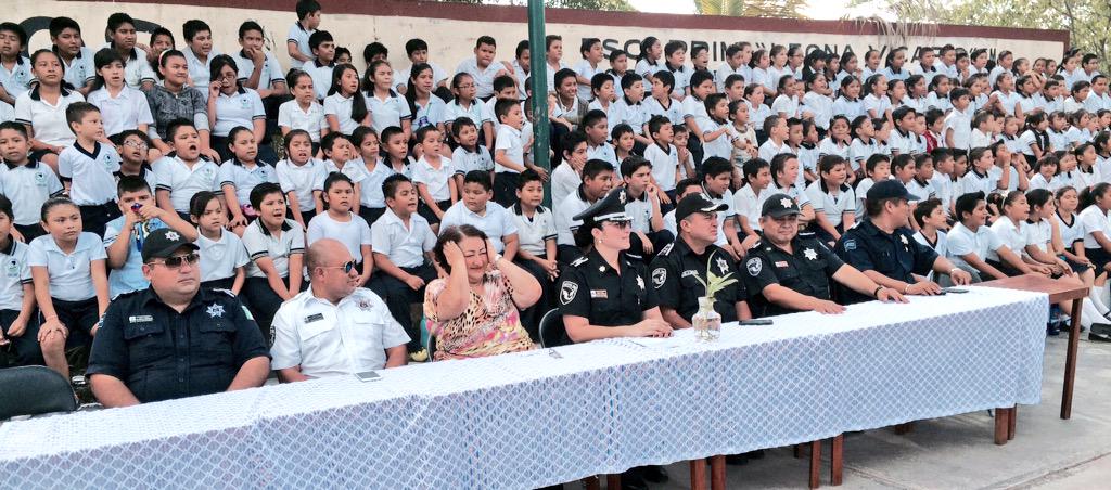 BibianCastillo's tweet photo. La SMSPyT en la Escuela Leona Vicario, #prevencion de #Adicciones y el #Delito @AytoCancun @PaulCarrillo2 @betoborge http://t.co/MDxDwuPsTc