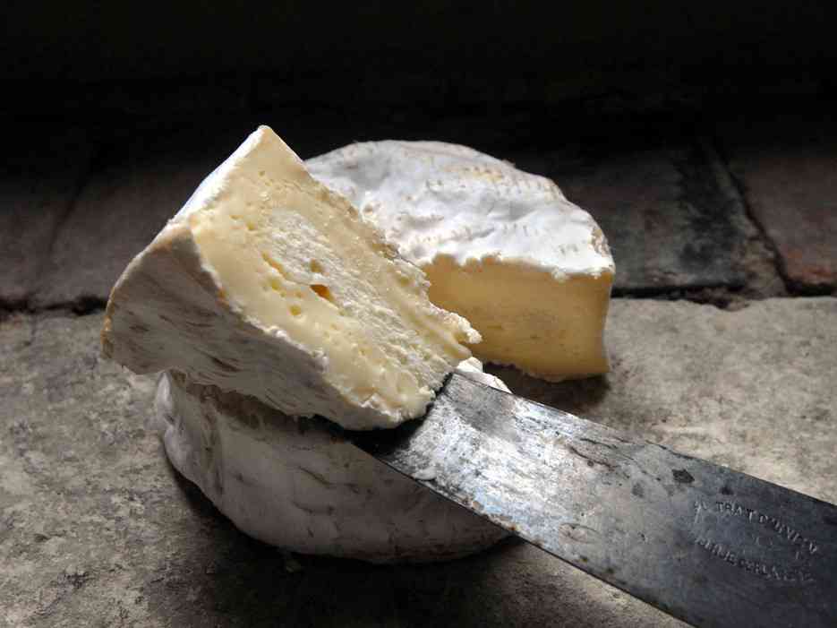 The 10 best little cheese shops in Paris, in honor of #NationalCheeseDay trib.al/NMXpFCO