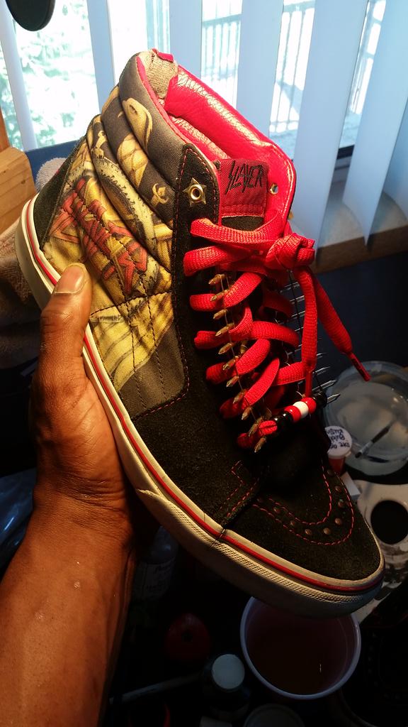 xklusifly_me's tweet image. Quick lace swap on my #Xklusif x @Slayer x @VANS_66 Sk8-Hi Toothed Customs - ☝ of ☝ #FinalEvolution 👀