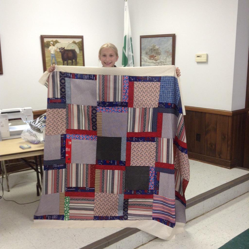 YorkCountyNE_4H's tweet photo. Making #QuiltsOfValor for our veterans! What a fun and unique workshop giving back to those who sacrificed so much! http://t.co/8IhBdpJ122