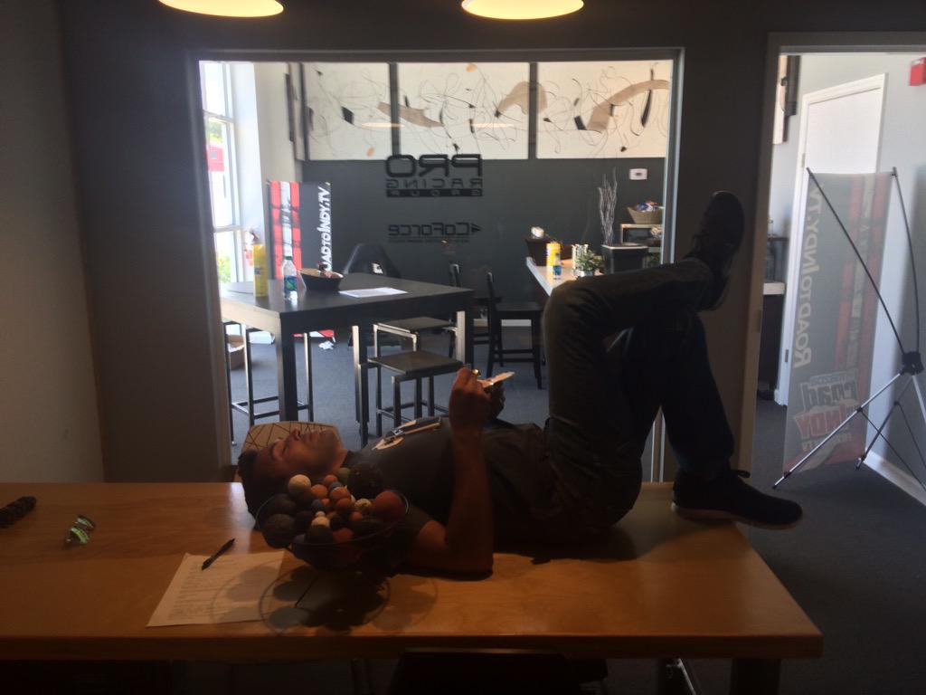 proracinggroup's tweet photo. That's not how the table works @jpmanterola #travisfail? http://t.co/iXaYWvQ937