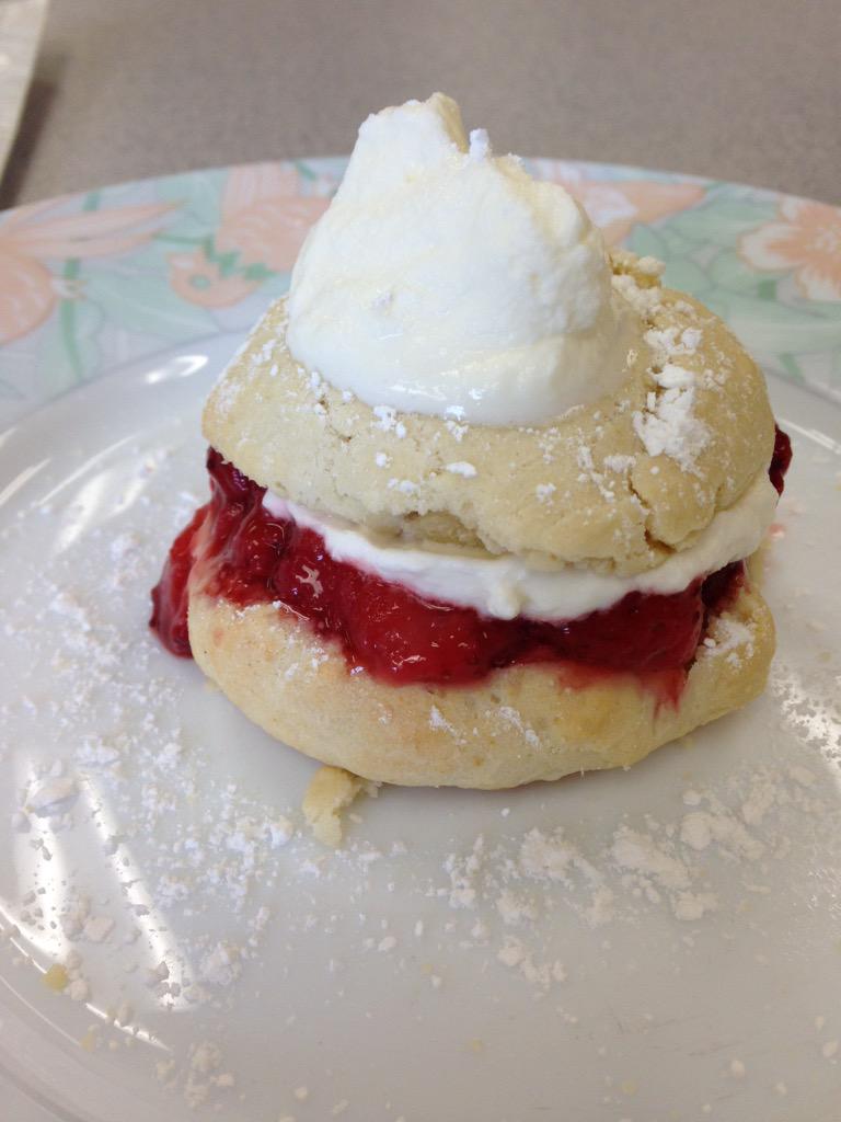 teacher_slim's tweet photo. Strawberry shortcake #kpjrfoods http://t.co/pnMUQwcJZN