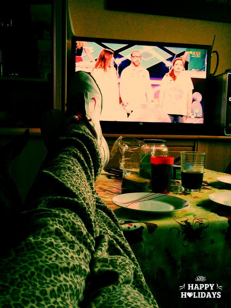 Viicky_25's tweet photo. Cómo cada tarde, preparando la cena y viendo #A3Boom. Uep los mejores 😆😆 http://t.co/8PWSpkfOrT