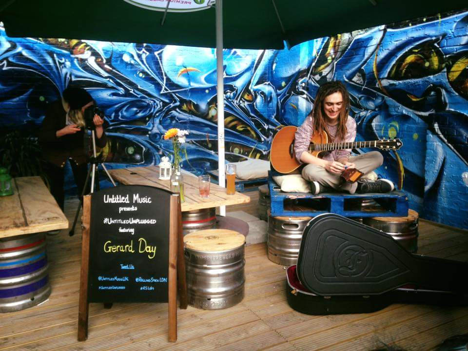 _gerardday's tweet photo. A shot from my set at the rolling stock last Sunday :) #unplugged #Shoreditch #acousticmusic #chillout http://t.co/9G1qKJzSDj