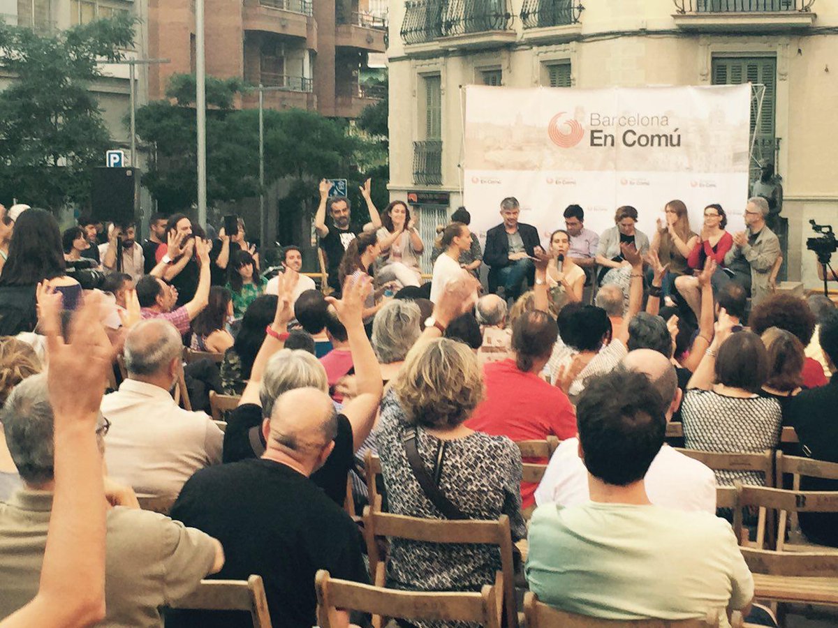 bcnencomu's tweet photo. .@janetsanz “Tenim un compromís amb l’escola pública, en cas de la Llotja estarem al vostre costat” #ComencemElCanvi http://t.co/IuyRX7Lm1J