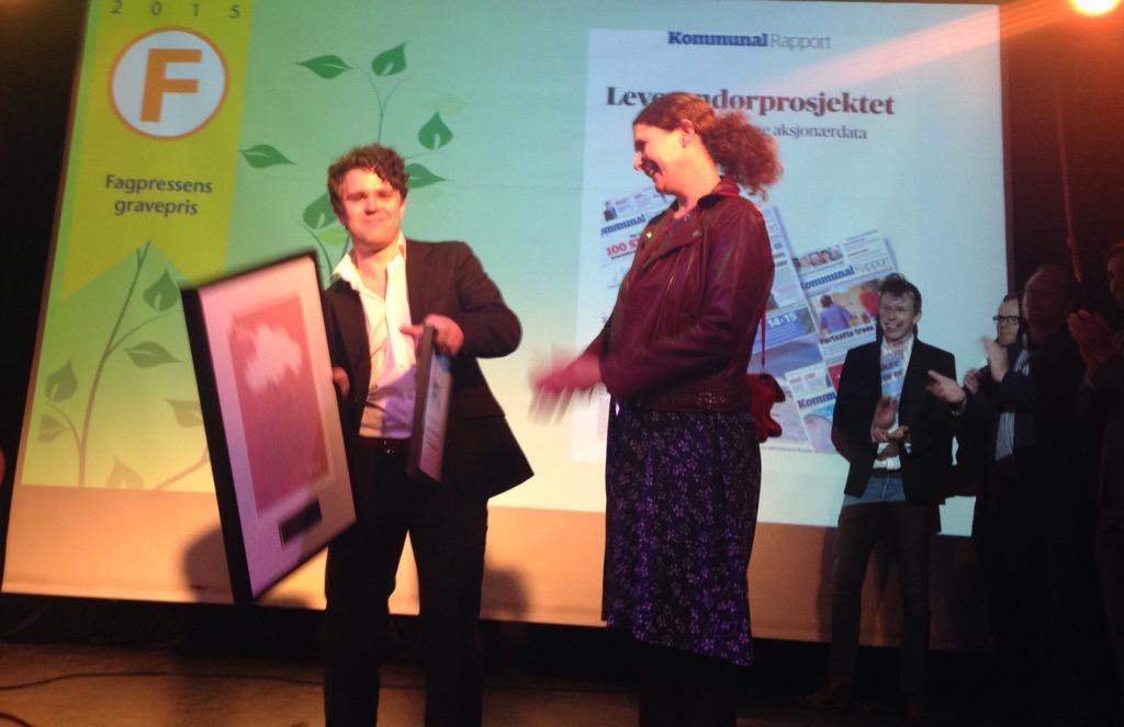 gardlm's tweet photo. FAGPRESSENS GRAVEPRIS til @KommunalRapport @vegardvenli @liryp @HenningAa http://t.co/sn4biPlqxI