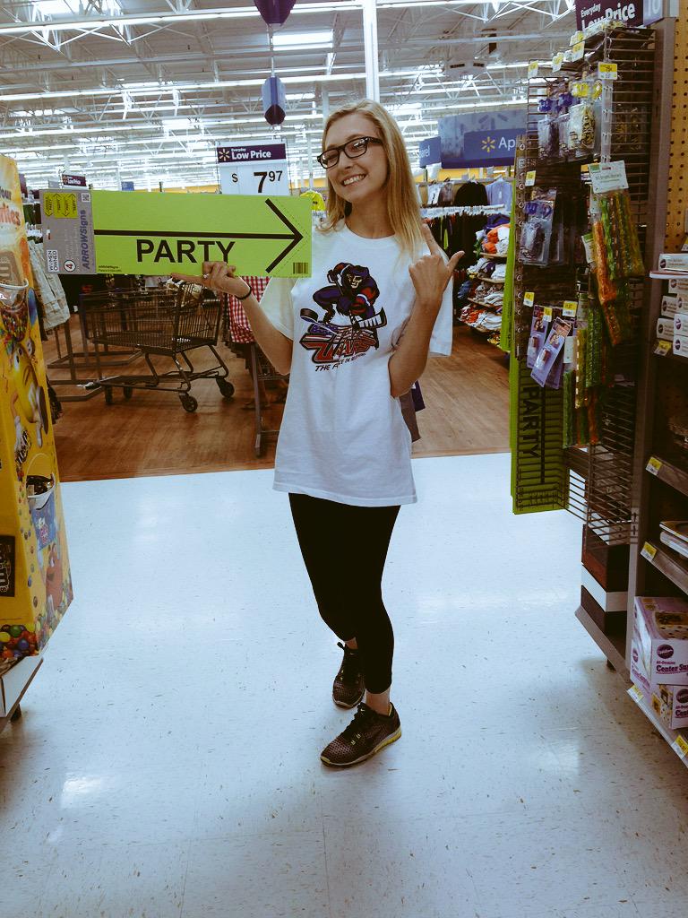 LindsayWebster_'s tweet photo. @DaniWebster12 is the party http://t.co/mUBW7DPiO0