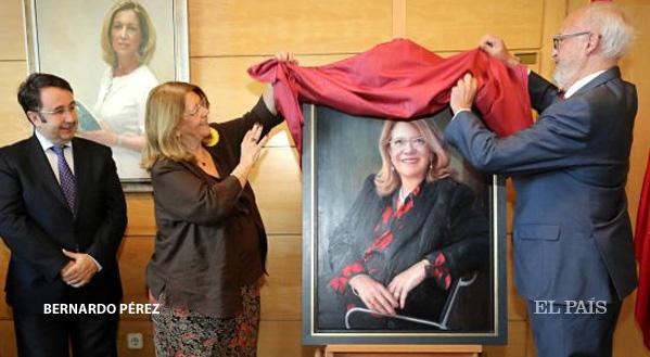 el_pais's tweet photo. La Asamblea de Madrid gasta 13.000 euros en un retrato de la exministra Elvira Rodríguez http://t.co/jEhg2so8Bw http://t.co/haTyCVzGaB