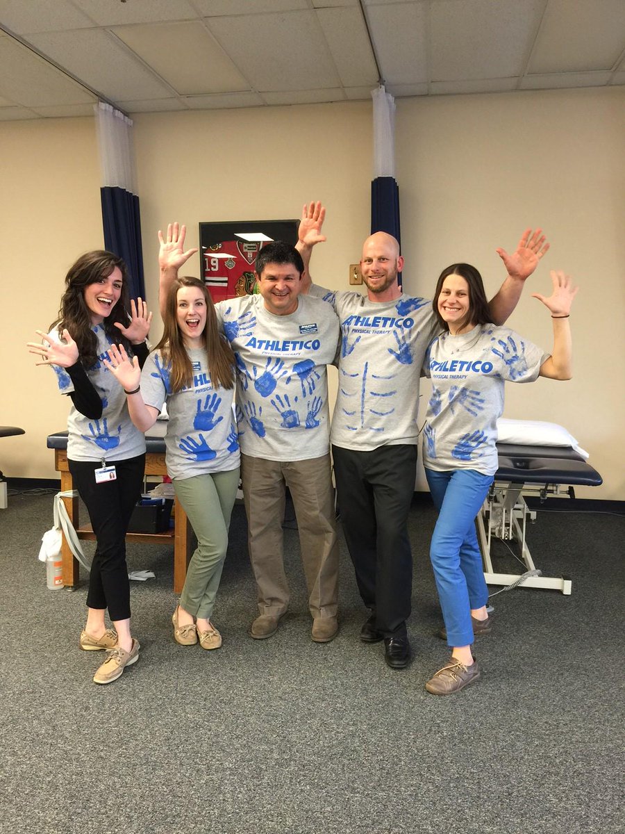 Athletico's tweet photo. A very happy #HTW2015 from our Lincoln Park East location! #PhysicalTherapy #HandTherapy @HandTherapyASHT http://t.co/jt1XRF8qaL