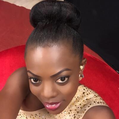 SCHBWOY's tweet image. I'm i the only person who can't see the gogomi in her nose?

@thenanaaba