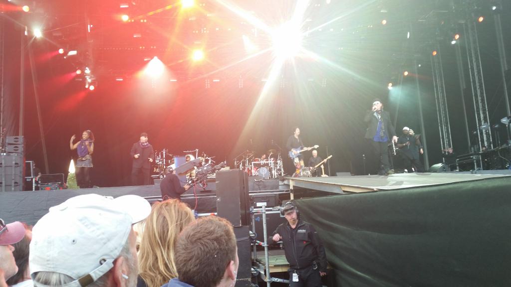 ilselinden's tweet photo. I can die happy now. Thanks @toto99com for an AMAZING show!! #Toto #SRF15 http://t.co/SI49cZkn4w