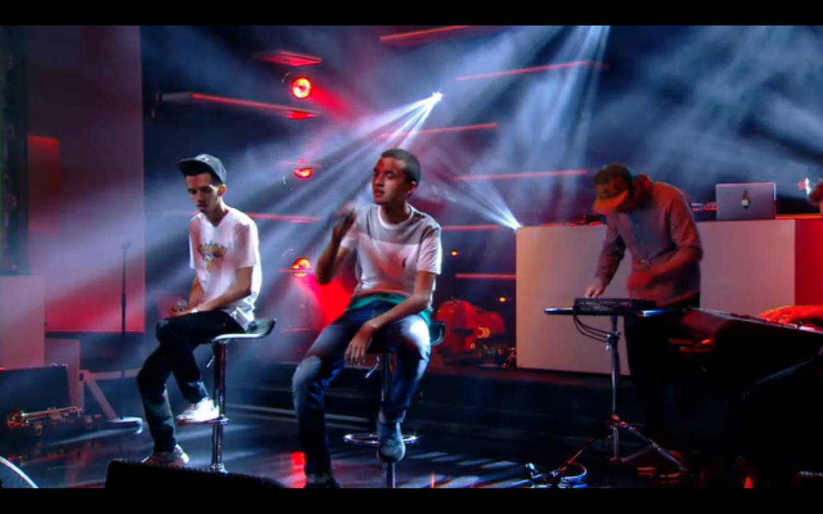 linfoduvrai's tweet photo. Vous voulez une deuxième live de @bigfloetoli au #LGJ ? 
PAR ICI > http://t.co/WwIkzO4O6c
#lecordon #LaCourDesGrands http://t.co/ubPMLVpsX9