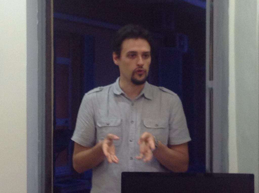 pd3torino's tweet photo. Stasera al @pd3torino si parla di social network e politica con @MatteoFB http://t.co/7hT4nANB9O
