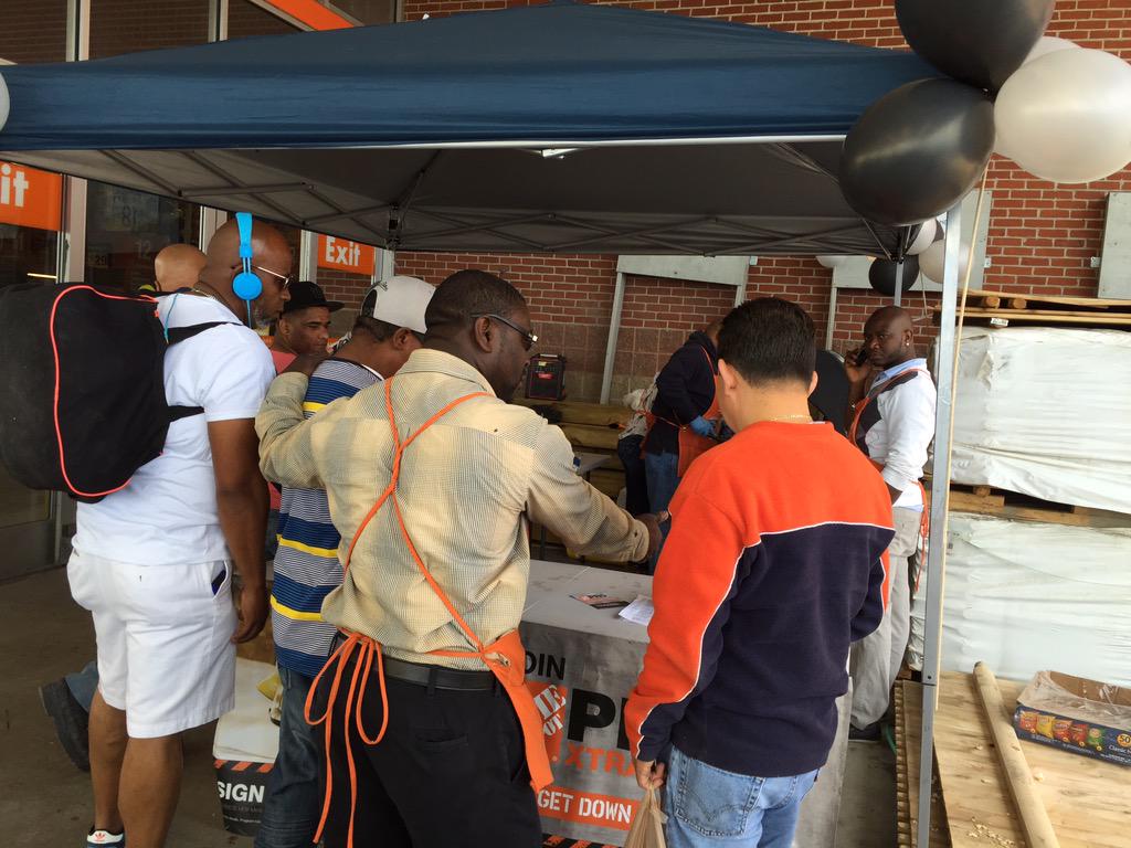 Bossyflossy69's tweet image. @HomeDepot 2679 @PaulDeveno  @Leone2679 @lundy_bob manager yeelay explaining the benefits of proxtra to the pros