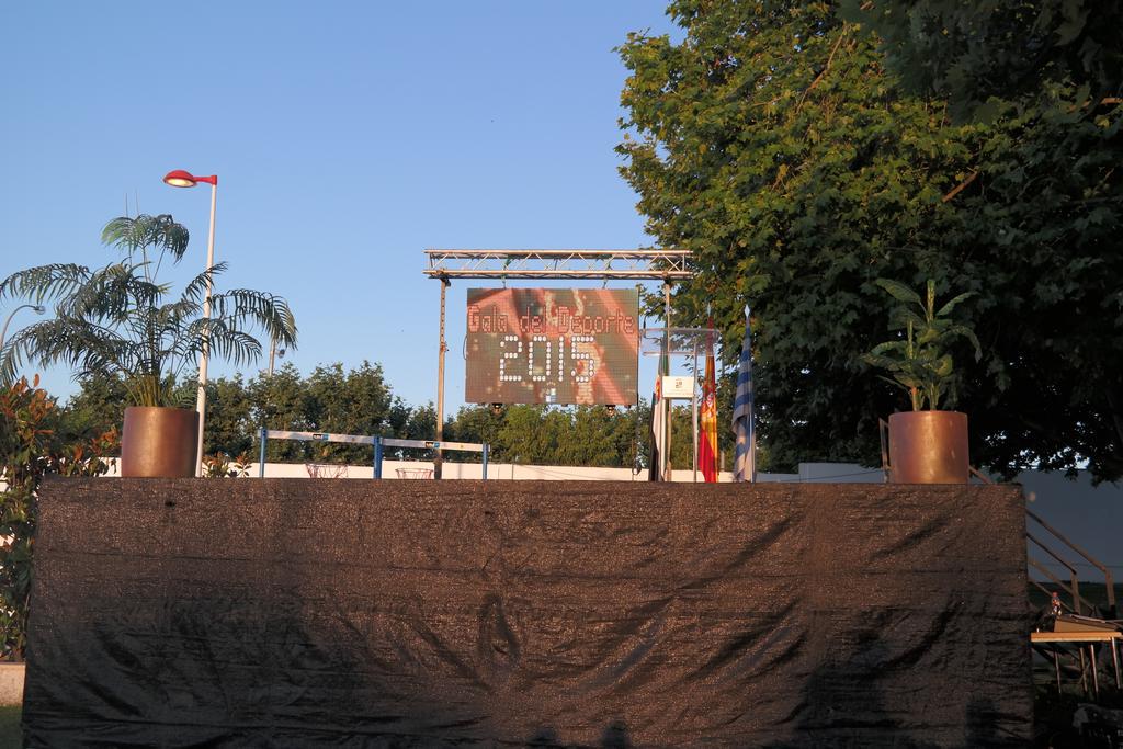 aytovvaserena's tweet photo. Todo preparado, nominados, autoridades y público toman asiento y en unos minutos comenzará la #GalaDelDeporte2015 http://t.co/gnqLwQAv6i