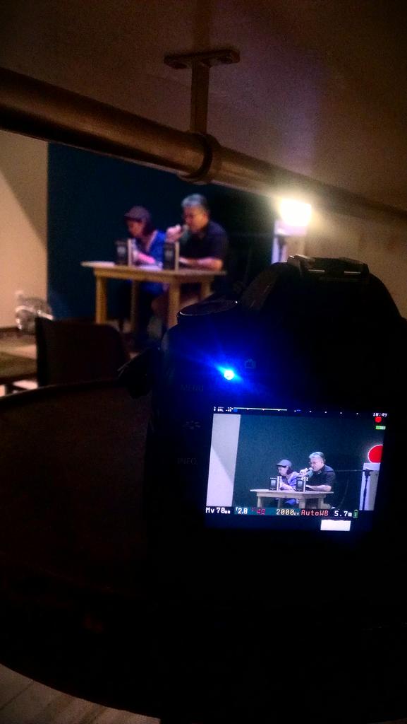 copsula's tweet photo. Con la Fundación Quiñones presentando el último escrito de Manuel Saborido en @OjopatioChic http://t.co/8JdoEuQ2Dn