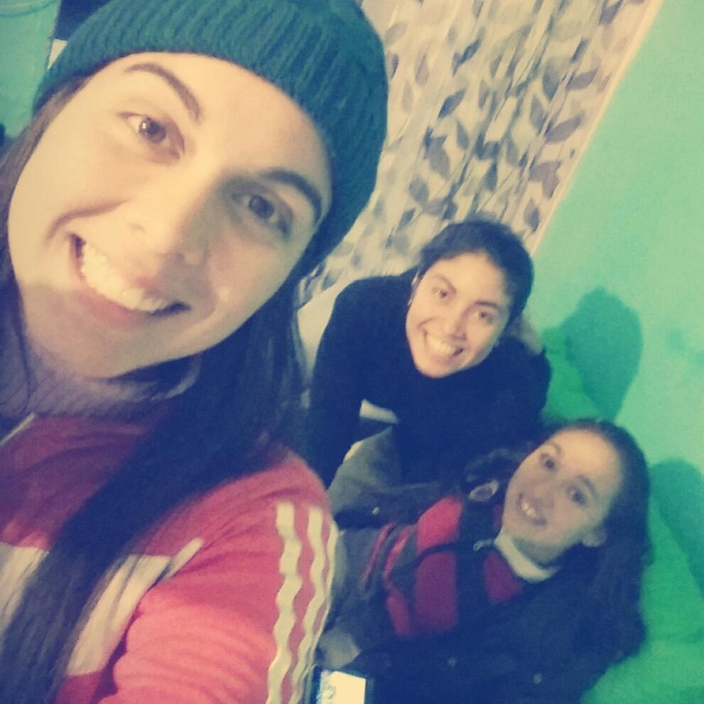 FloorAcostaa_'s tweet photo. Estudiando con las lindas! #EstudiosEconomicos #Amigas #LasAmo! ❤ http://t.co/op9CvbipRP