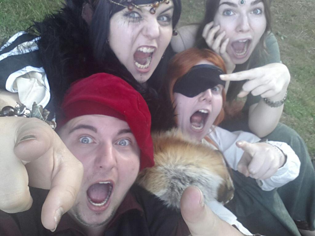 Gaudium! Hochgenuss mit Speis und Trank...und Krustenbraten! @J_Blaire_ , <a href="/P_Waylon/">Waylon P Yohe</a> und <a href="/MrGluskin/">jan waterstradt</a>