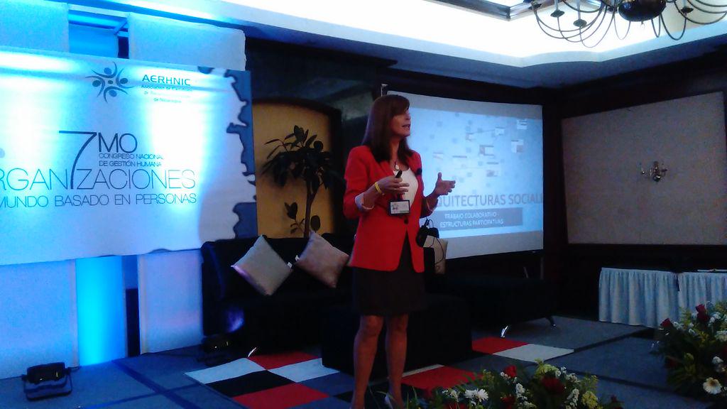 AERHNIC's tweet photo. Graciela Bocchi expone sobre "Arquitecturas Sociales para el trabajo colectivo" en la tercera conferencia del día. http://t.co/v9XRguub2K
