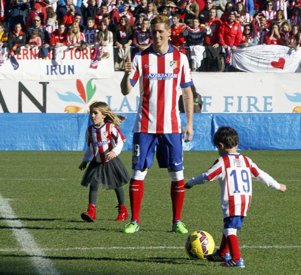 _FTorres09_'s tweet photo. @Torres hace cinco meses que esta en casa de nuevo, cinco meses han pasado desde que Nora y Leo pisaron el césped (+) http://t.co/UmoDJkqwuh