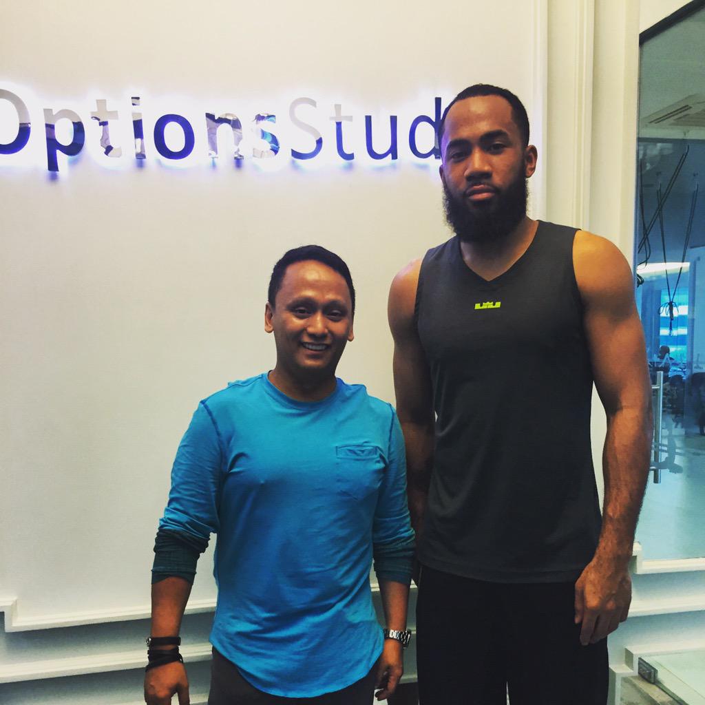 olelovespilates's tweet photo. Stanley Pringle of Globalport Batang Pier doing some Pilates @PhOptionsStudio @movewithoptions #movewithoptions http://t.co/xDO5G4TDTQ