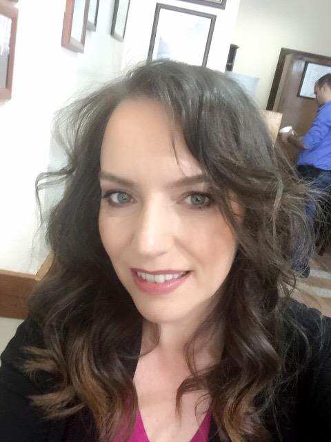 Mutluluk içinizde başlar.Mutluluğu kişilere bağlarsanız,beklentileriniz karşılanmadığında hayalkırıklığı yaşarsınız