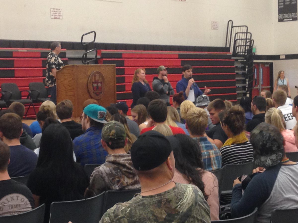 THSColts's tweet image. #getpracticing Grads practicing.