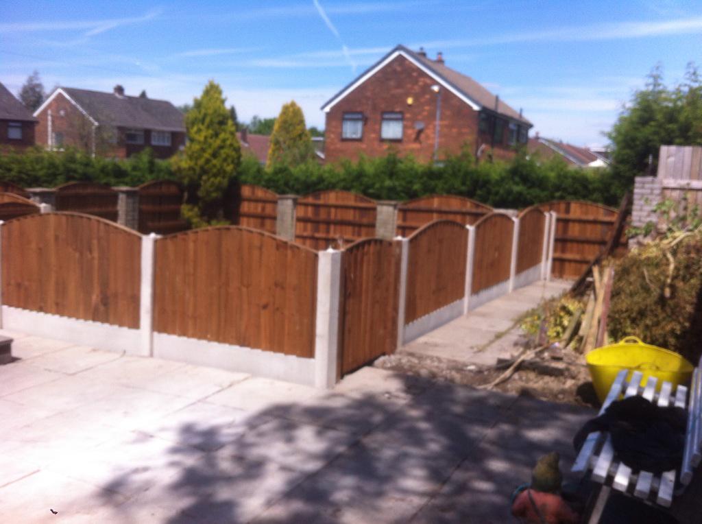 allroundfencing's tweet photo. New fencing Middleton, Manchester. http://t.co/OSmWxYCnVr