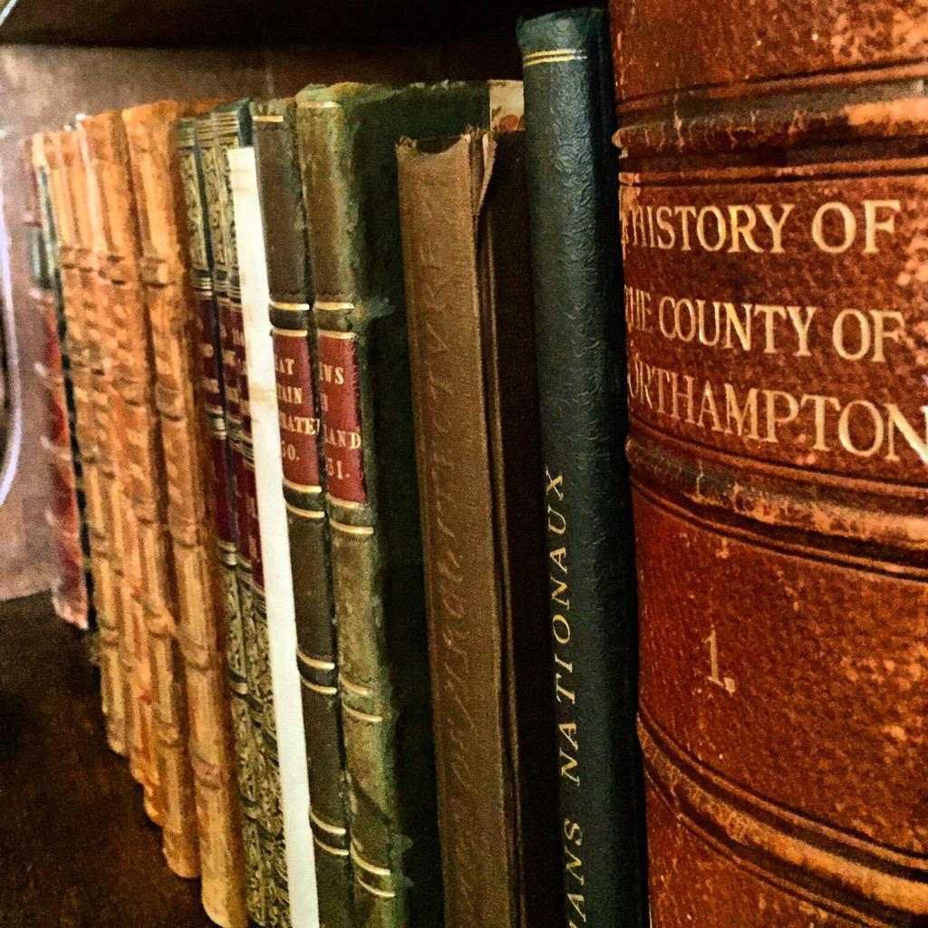 ORadans's tweet image. Hello! We are @oradans and we LOVE old books!!! 
#ORadans #Old #Books #OldBooks #Bookshelf #Antique #Vintage #Love