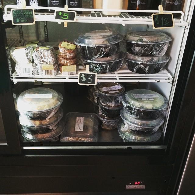 FamilyTableFL's tweet photo. Get down to @swamijuice for some delicious prepared meals ! #mealprep #tampa #southtampa #bayshore #freshmeals http://t.co/7WAPPQyIbf