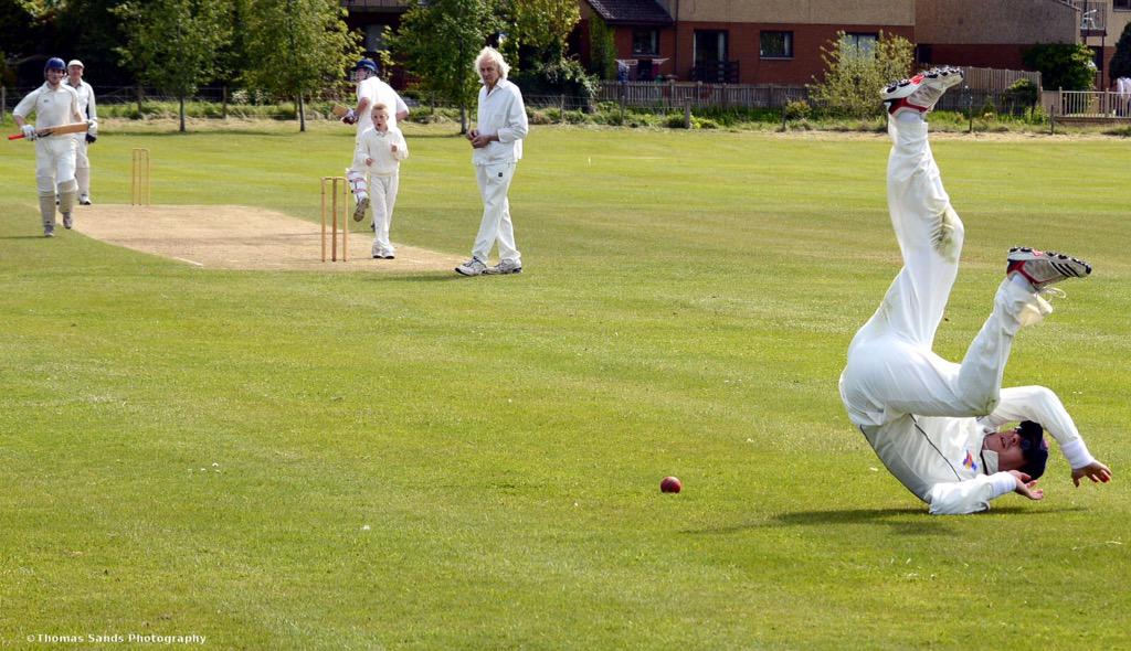 What's going on here <a href="/BumbleCricket/">David 'Bumble' Lloyd</a> <a href="/Swannyg66/">Graeme Swann</a> <a href="/MichaelVaughan/">Michael Vaughan</a> <a href="/GeoffreyBoycott/">Sir Geoffrey Boycott</a> #topfielder #whoops #cricketfunnies
