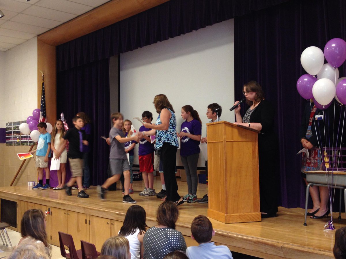WESpolarbears's tweet photo. Celebrating #ayearoflearning times 6 at #WES! Way to go 5th Grade! http://t.co/w83QHTvg2W
