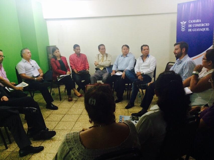 GLogrono's tweet photo. "@lacamaragye: @parosemena en el corazón del comercio de Guayaquil dialogando con nuestros socios http://t.co/pLnL4MCCLU" felicitaciones!