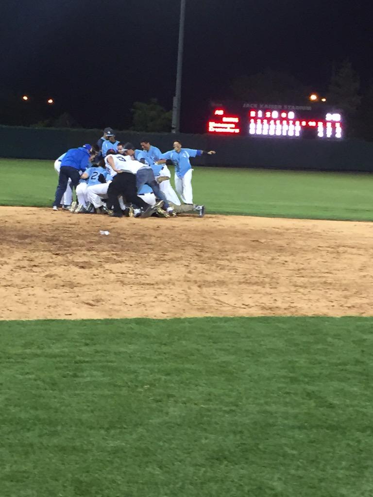 ScanlanBaseball's tweet image. Crusaders celebrate!! On Mario Rodriguez' RBI single in the 8th!