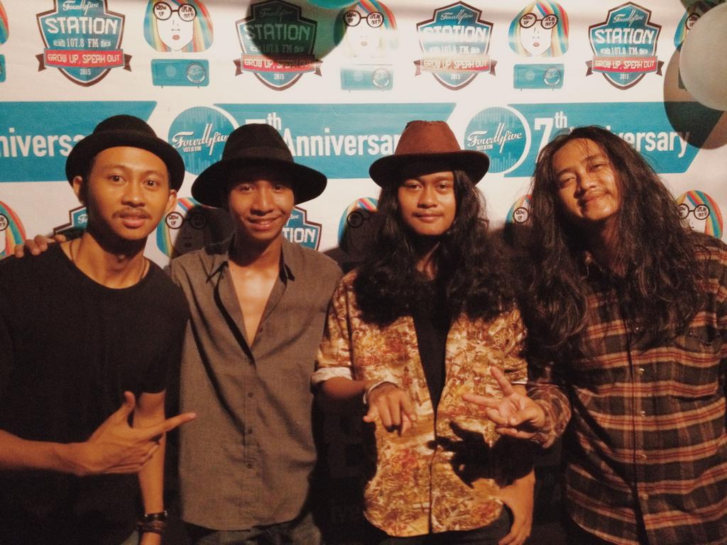 Goodwill_band's tweet photo. Thanks for having us!! Happy anniversary @fourtyfiveradio semoga makin sukses dan ada acara lg di tahun2 berikutnya! http://t.co/3Ix0M84WrX