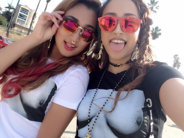 J_A_S_M_I_N_E_'s tweet photo. #longbeach #tits #mookee http://t.co/YktVdCutUE