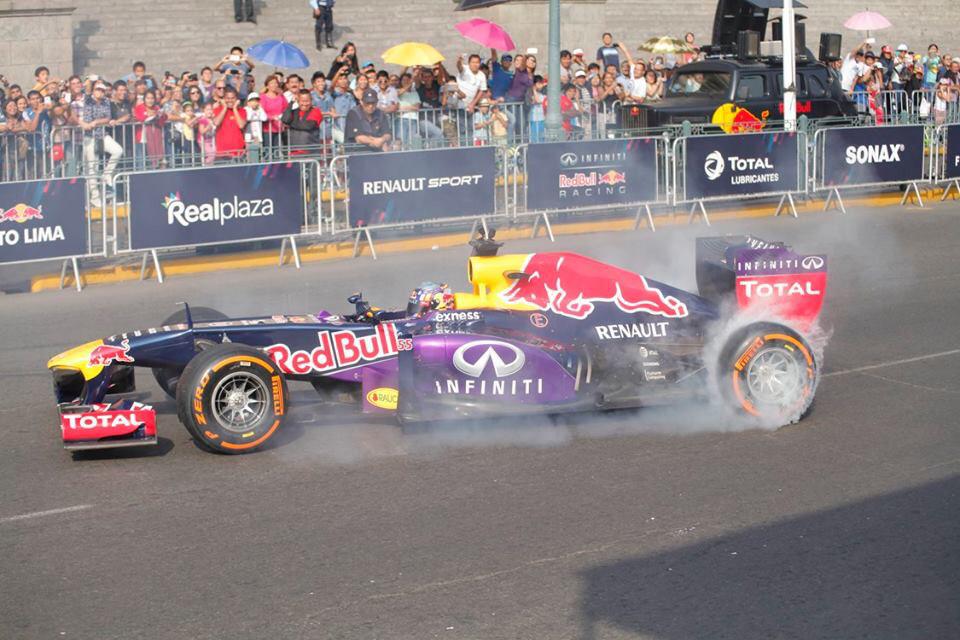sebsGPT's tweet photo. 31-05-2015 uno de los mejores días de mi vida. #RedBullF1Peru. http://t.co/sOTIpvss9N
