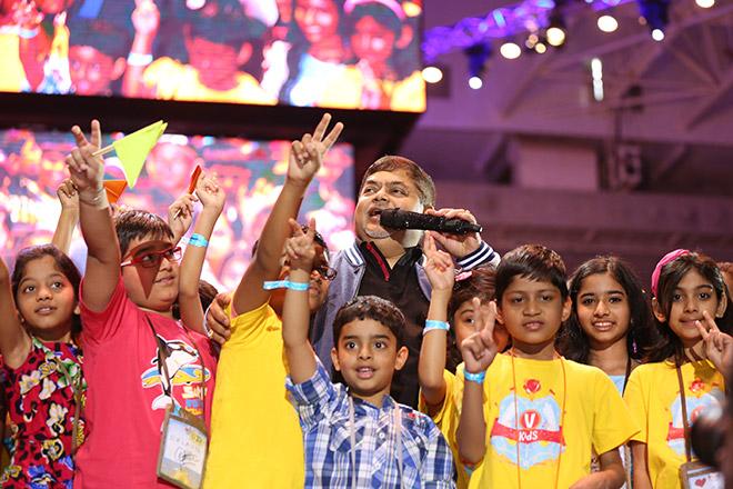 thev_official's tweet photo. OH YES! Even the V-Kids and V-Teens made history at #VCON15! >>http://t.co/OsoRmUHARV http://t.co/RZhpYfpoTU