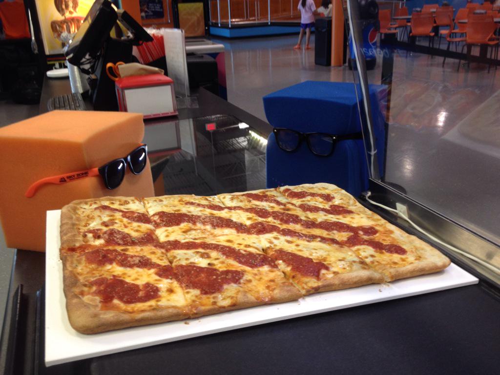 TheRealFoamy's tweet photo. Finally found a way to trick Doctor Cube out of his hiding place...Sky Zone Pizza!!! #FinallyCaughtHim #SkyZoneOcean http://t.co/TWrI2JqEp0