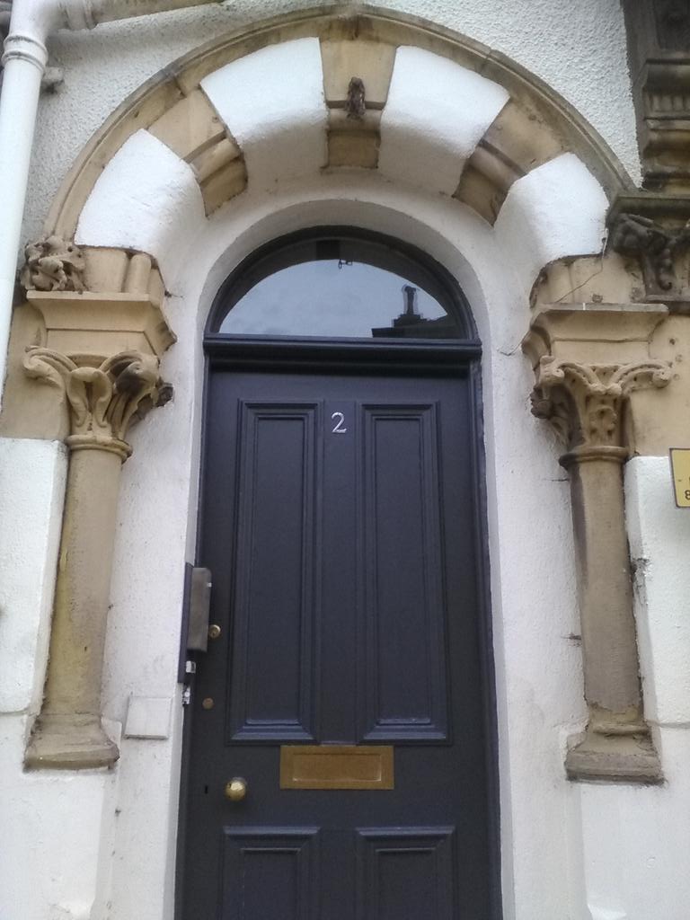 HelSingleton's tweet image. Ilkley Door spotted on an evening stroll #pilasters #capitals @BuildingPervert