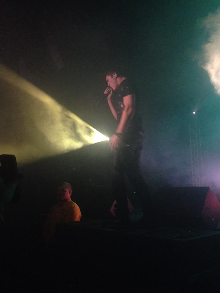 _itsjessnels's tweet photo. @Timeflies definitely cal on the balcony in chi, #lasercock , summerfest, and this dope pic from elon ❤️❤️ http://t.co/SkX2LYZUb9