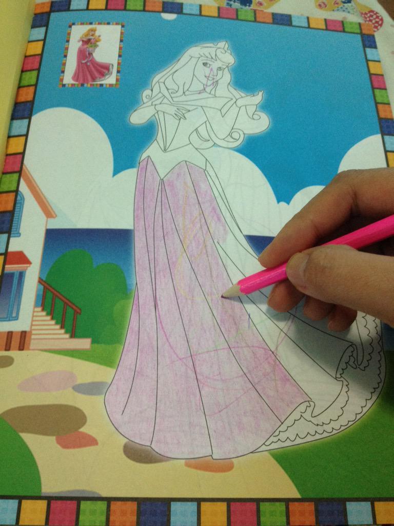 JieneLyn's tweet photo. Coloring makes me feel calm. But I can't keep stealing my little girl's books right? Have to get some coloring books😁 http://t.co/oiaa8dMsfn