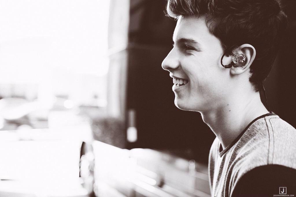 thewalkingdies's tweet image. rt por esse sorriso #ShawnForMMVA