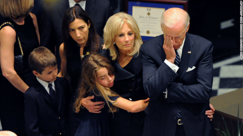 Hundreds mourn Beau Biden at memorial service cnn.it/1ANiXf6