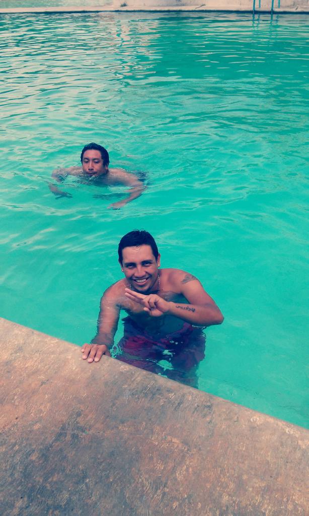 sapis14's tweet image. Con este calorsitoo🏊🏊