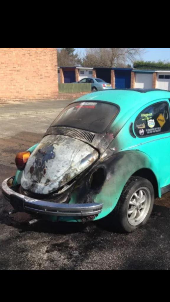 KrAaZyIvAaN's tweet image. Seriously though! How cheap is a fire extinguisher in the glove box? #LessonNeverLearnt #ebay photo #dublove 🙈
