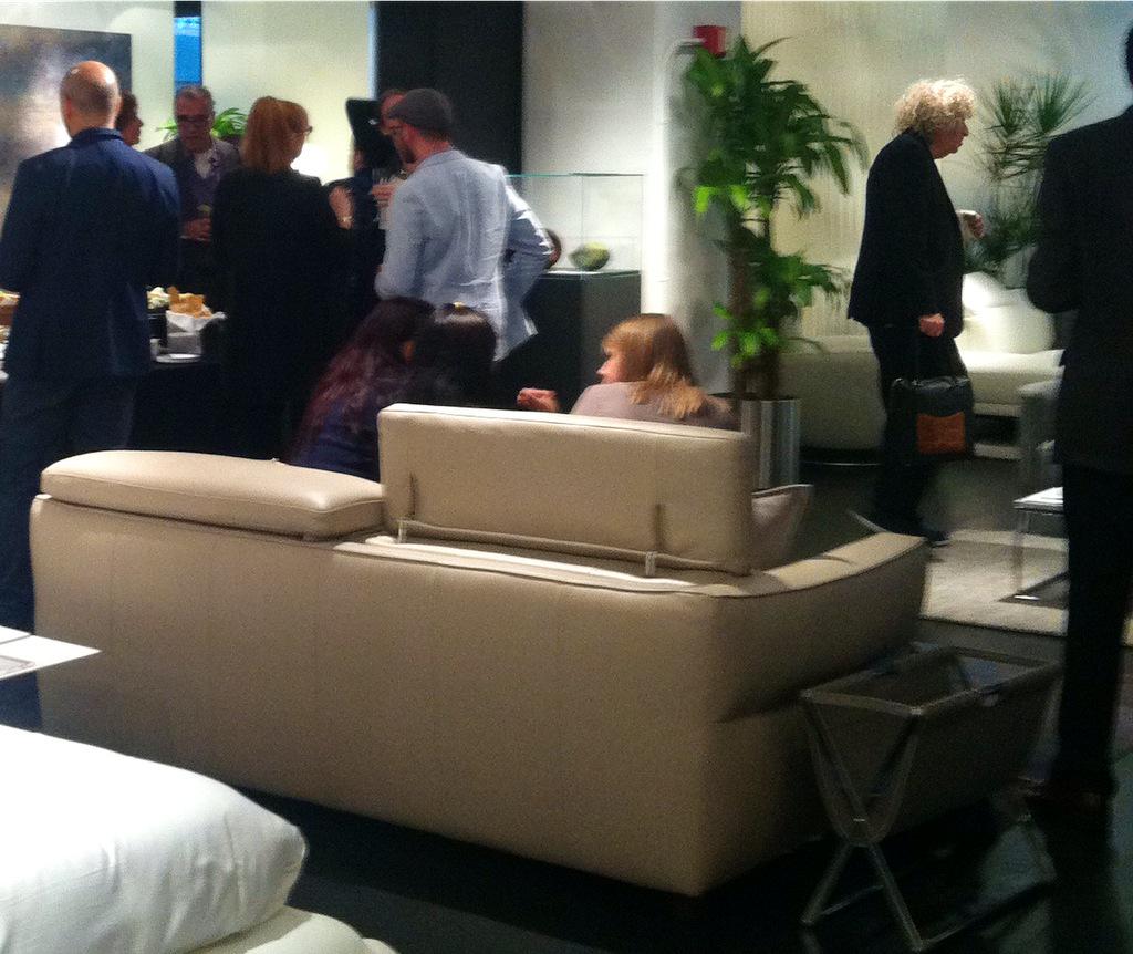 NatuzziDesign's tweet photo. @asid students mingle with #design #mentors @NatuzziDesign Studio event in @NYC tonight @Natuzzi with @relish &amp; #CEU http://t.co/PFHN1Am6bZ
