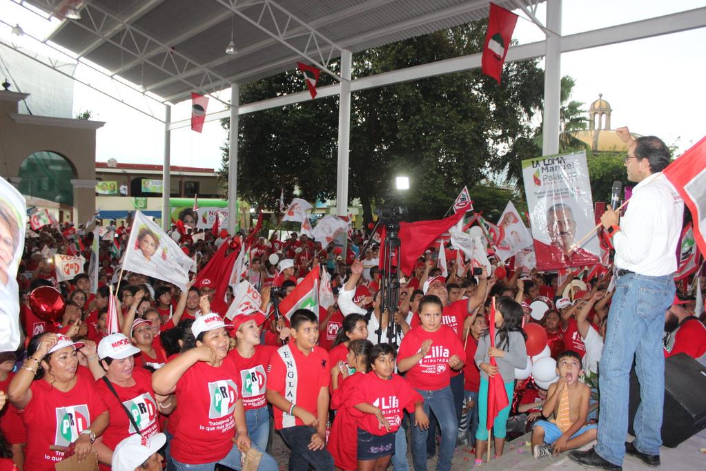 SoyItzelRios's tweet photo. El Nacho Móvil siempre estuvo presente en Colima este 07 de Junio vota x @ Ignacio Peralta ! @PRI_Colima http://t.co/hDkzUUQErK
