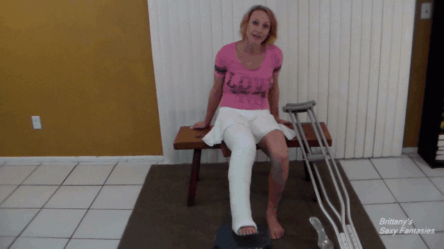 Thigh High Full Length Leg Cast Scratched and Shown Off @iWantClips https://t.co/JLlXz0WMY6 http://t