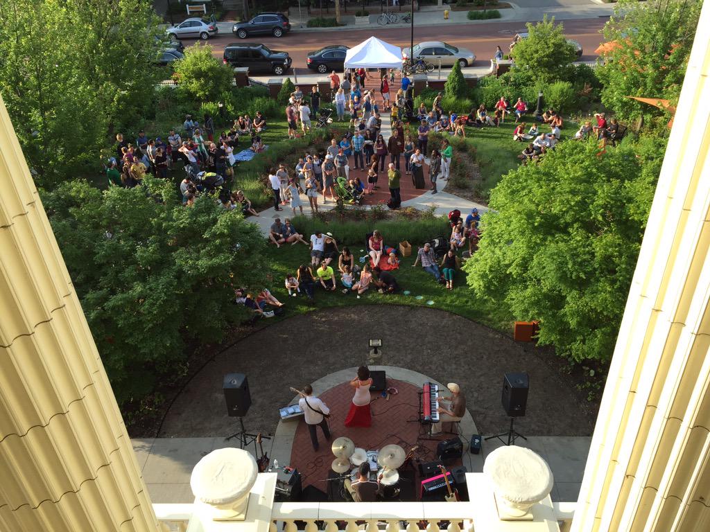 Turned out to be a beautiful night for Eat.Shop.Rock in East Hills. Come join the fun! <a href="/easthillsgr/">East Hills</a>